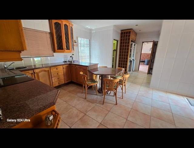 6 BEDROOM HOUSE FOR SALE IN SUNWARD PARK